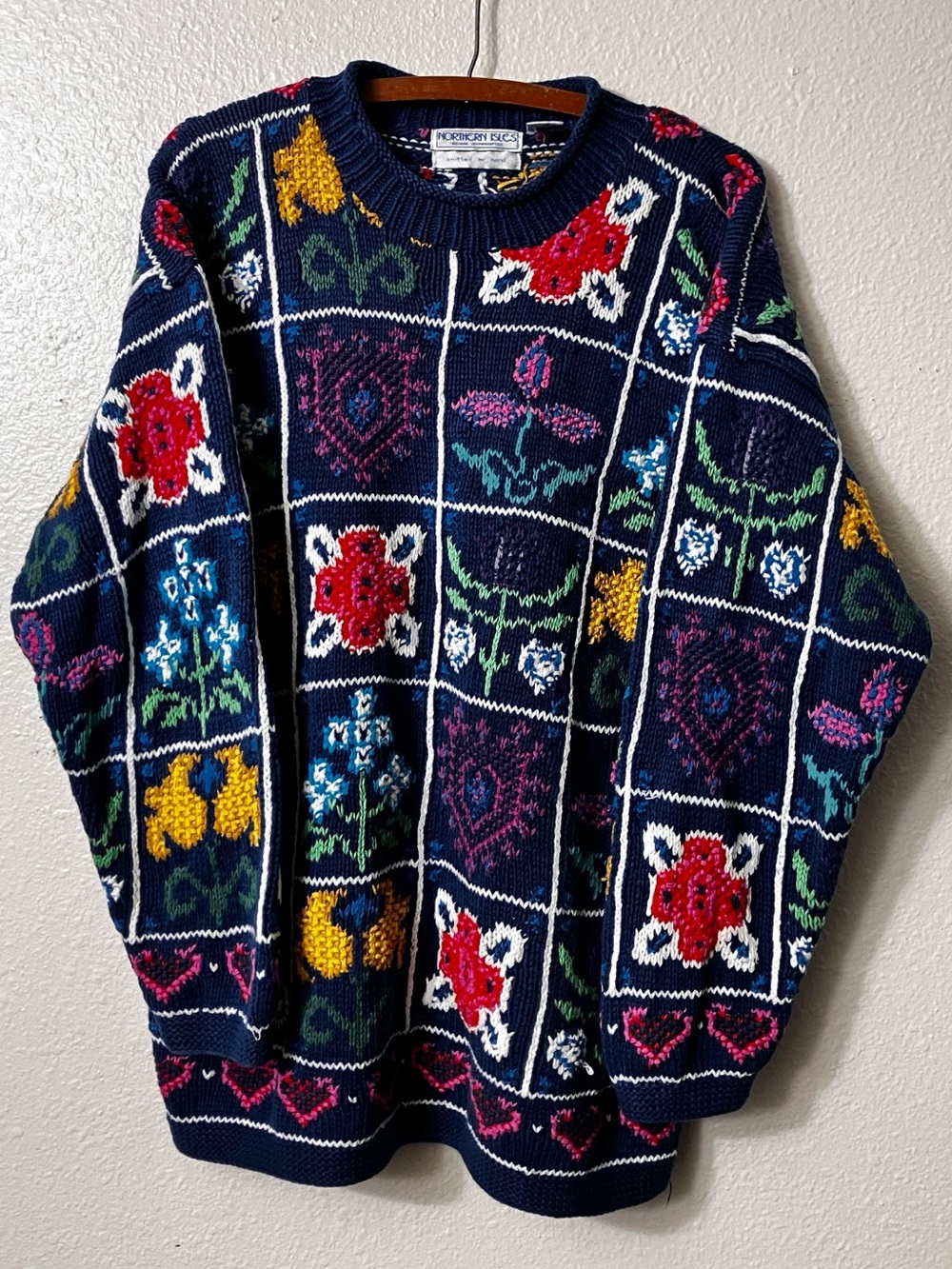NORTHERN ISLES Hand knit Floral Sweater